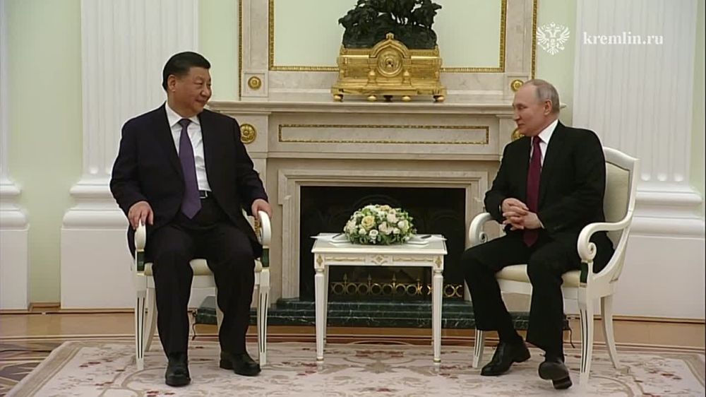 Владимир Путин и Си Цзиньпин начали переговоры в Кремле