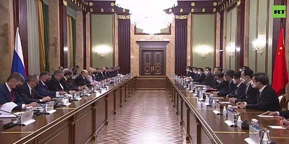 Отношения России и Китая находятся на самом высоком уровне за всю многовековую историю и вступают «в новую эпоху», заявил Мишустин на встрече с Си Цзиньпином