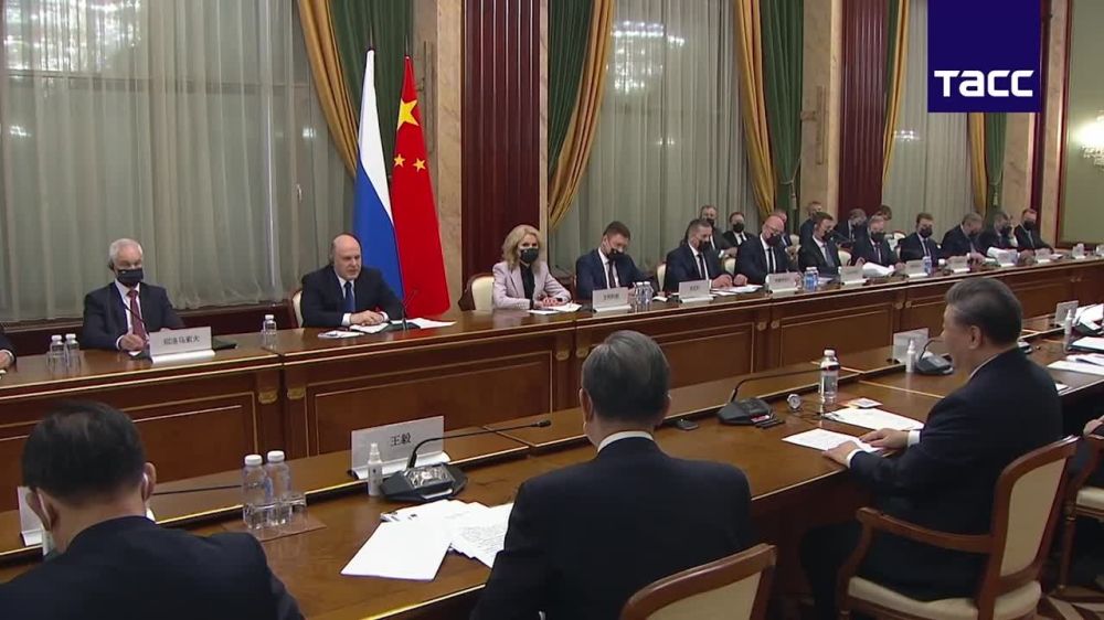 Председатель КНР Си Цзиньпин сообщил, что пригласил президента России Владимира Путина в Китай в этом году