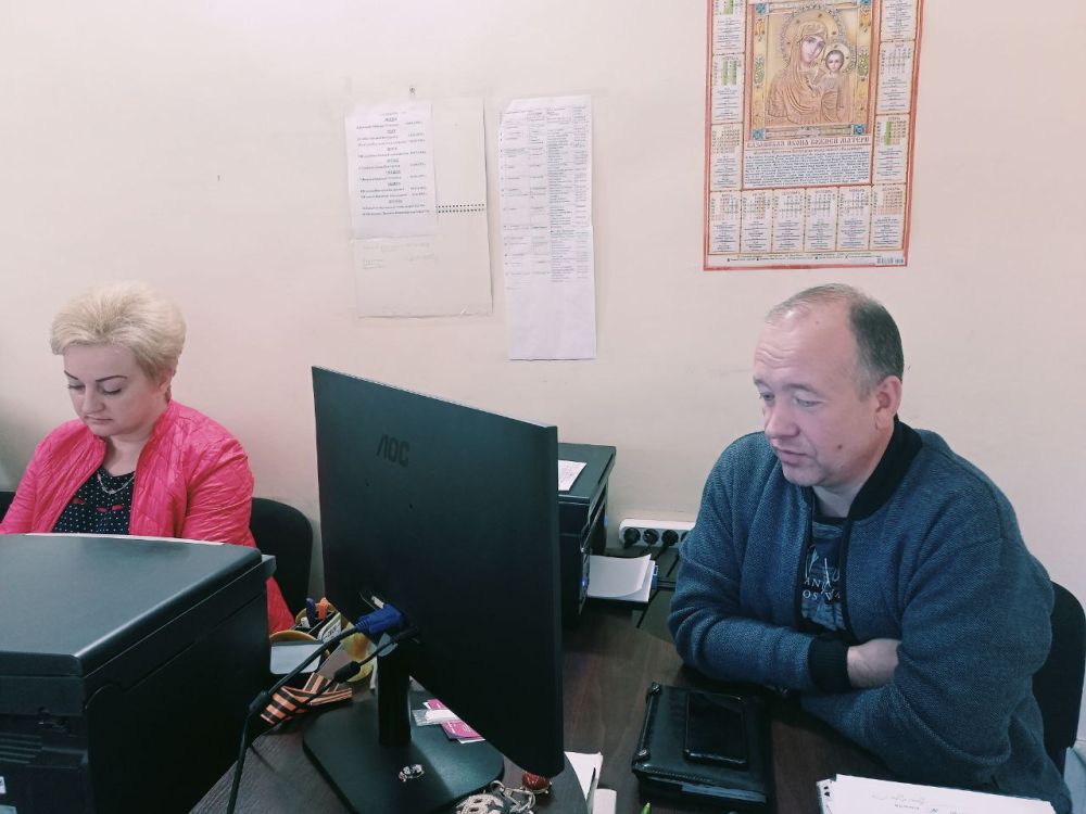 Сегодня, 5 октября, заместитель главы администрации г. Горловка Игорь Горбатов провел сход граждан на базе участка № 9 муниципального унитарного предприятия «Управляющая компания г. Горловка» администрации города Горловка по адресу: ул. Остапенко, 8а