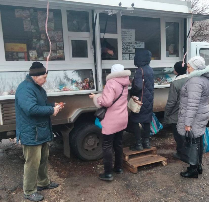 С 9 по 12 декабря осуществлена выездная торговля с использованием автомагазинов в населенных пунктах городских округов Харцызск, Горловка и на территории Ясиноватского, Великоновоселковского, Володарского и Шахтерского...