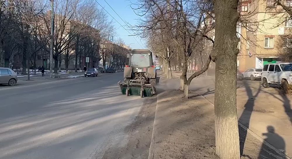  :    л       