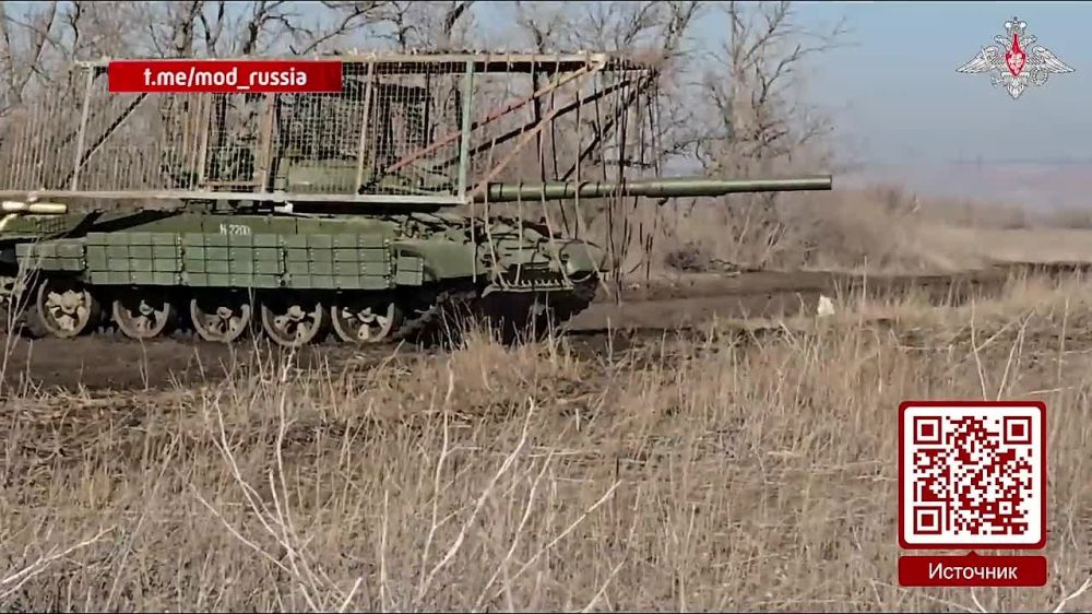 Танкисты точными выстрелами поразили замаскированную минометную позицию противника вместе с расчетом