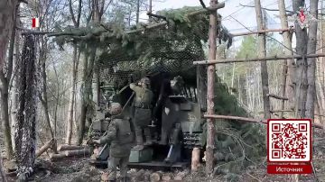 Артиллеристы сжигают технику ВСУ