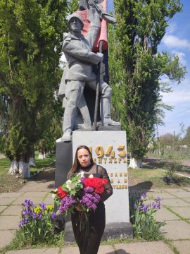 В преддверии празднования 80-летия Великой Победы члены первичного отделения 6 партии Единая Россия почтили память героев!