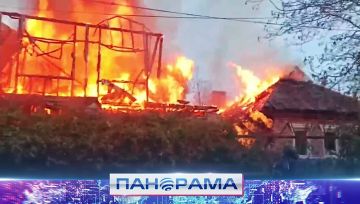 Горловка в огне: двухэтажный дом вспыхнул после обстрела ВСУ