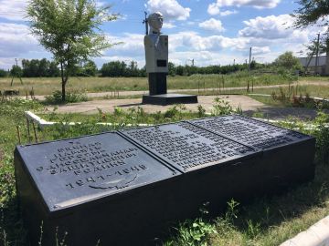 Роман Конев: Памятник лейтенанту Бойко. Григорий Евдокимович Бойко (1918-1942) старший лейтенант Рабоче-крестьянской Красной Армии, участник Великой Отечественной войны, Герой Советского Союза (1942)