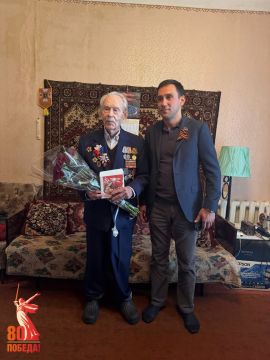 Участника боевых действий Великой Отечественной войны Федора Ивановича Брынцева поздравили с Днем Победы администрация Горловки и Народный Совет ДНР