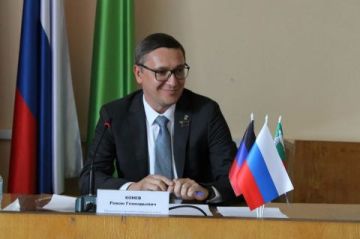 Роман Конев: Стела погибшим воинам-землякам в сквере Героев