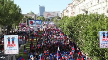 МБУ г. о. Горловка Горловский молодёжный театр Юность поздравляет с Днем Республики и представляет вашему вниманию музыкальное поздравление Моя Родина, моя гордость!