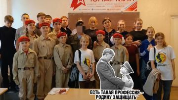 17.05.2025. Юнармейцы ВПК Амазонки и ВПК КОРСА имени Героя РФ, Героя ДНР О. С. Качуры города Горловки, согласно плану мероприятий РО ВВПОД ЮНАРМИЯ, при поддержке представителя Горловского военкомата старшего...