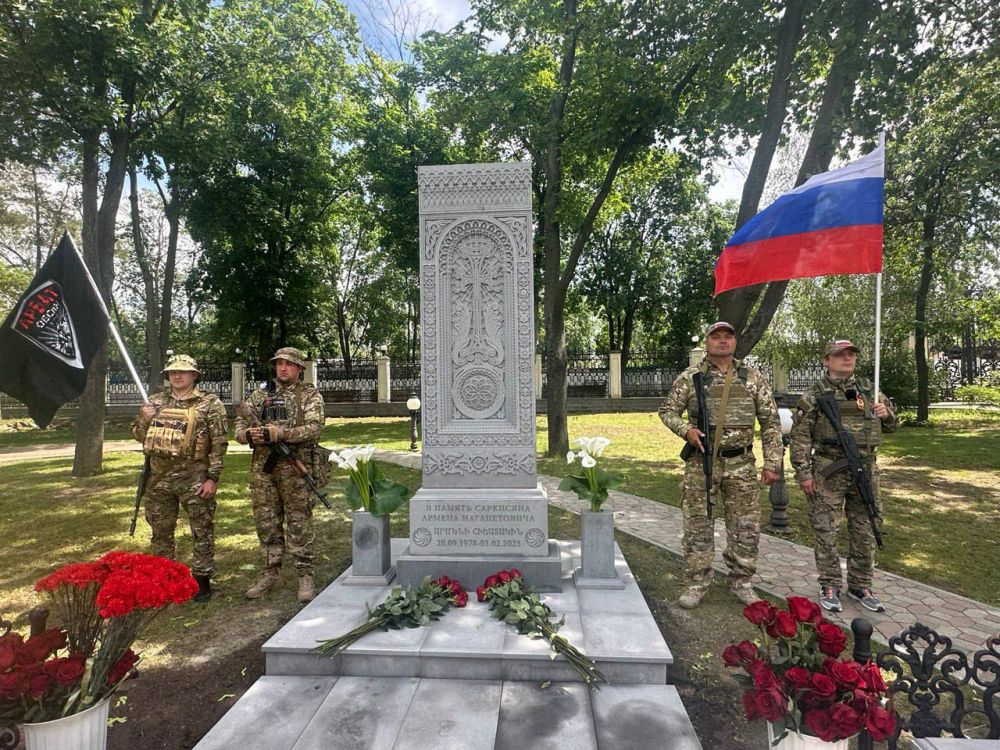 В городе Горловка в Богоявленском соборе состоялось открытие памятника в память Саркисяна Армена Нагапетовича!