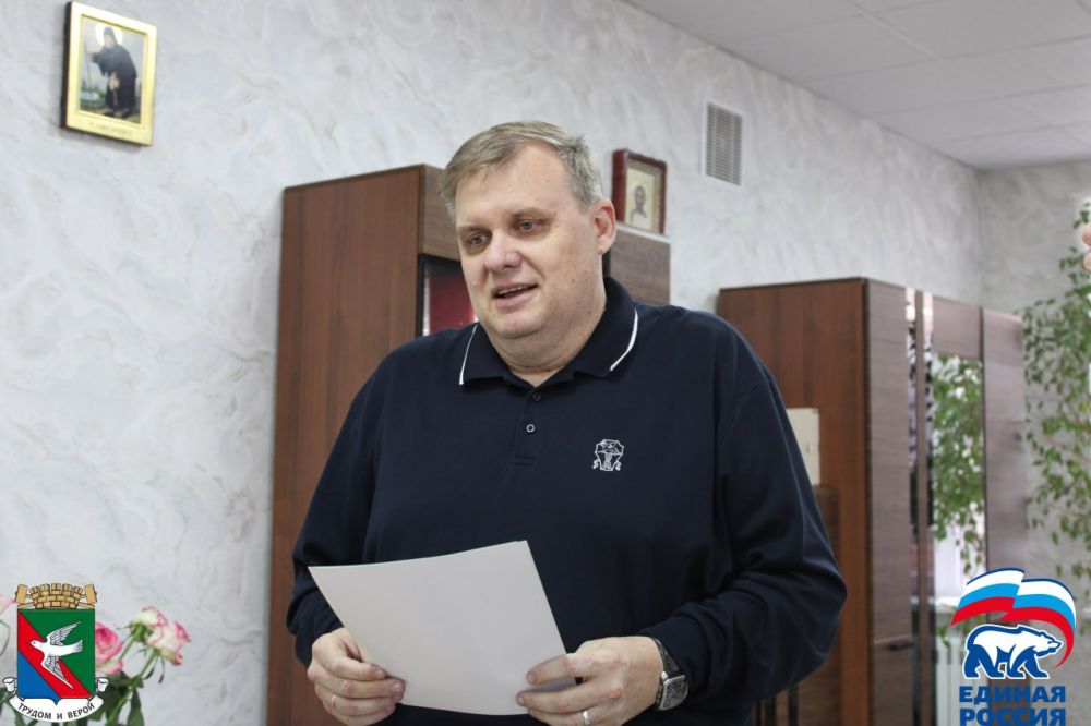 Алексей Ивахненко вручил медикам-добровольцам из Кузбасса Благодарности администрации городского округа Горловка