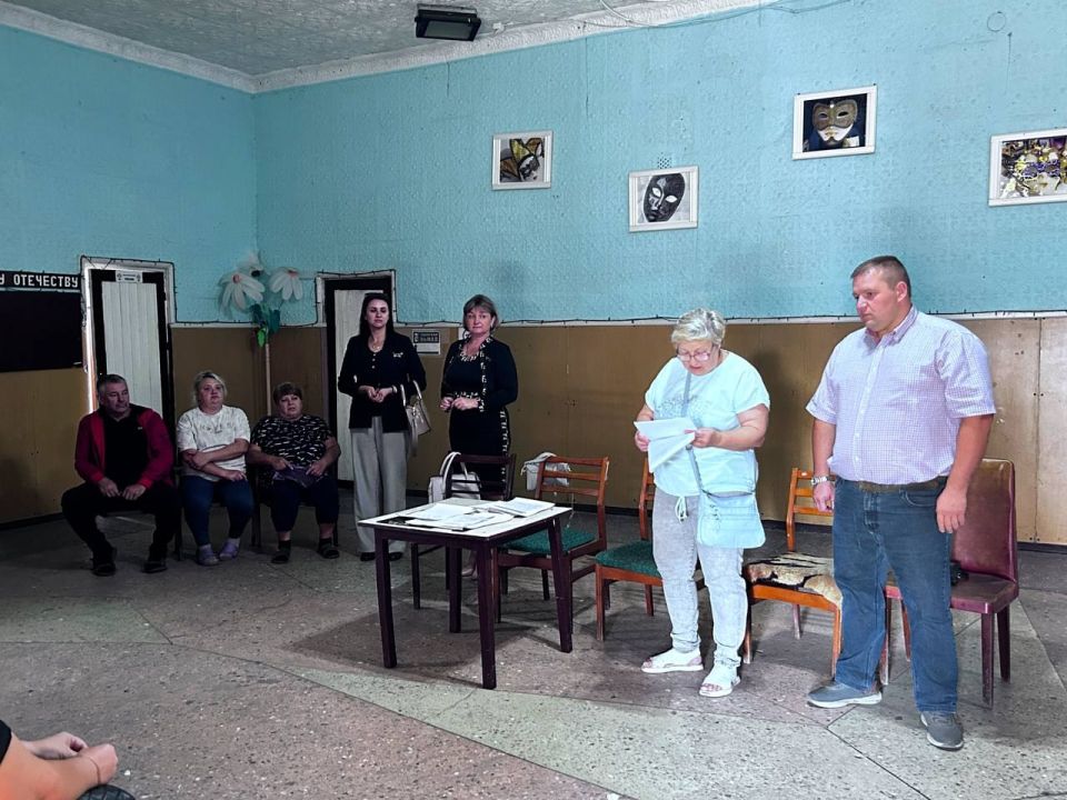  :        