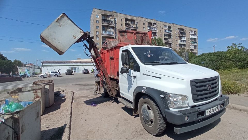 Горловским филиалом ГУП ДНР «ДОНСНАБКОМПЛЕКТ» ежедневно производится работа по вывозу твердых коммунальных отходов согласно утвержденного графика с территории города на полигон