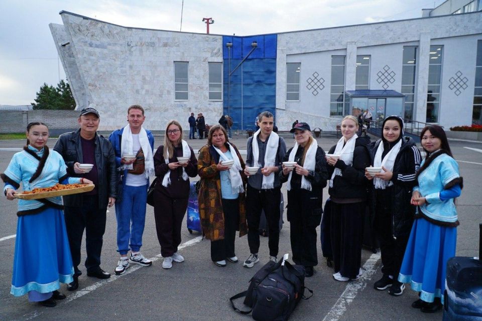 Артисты Горловского театра кукол из ДНР прибыли в Туву