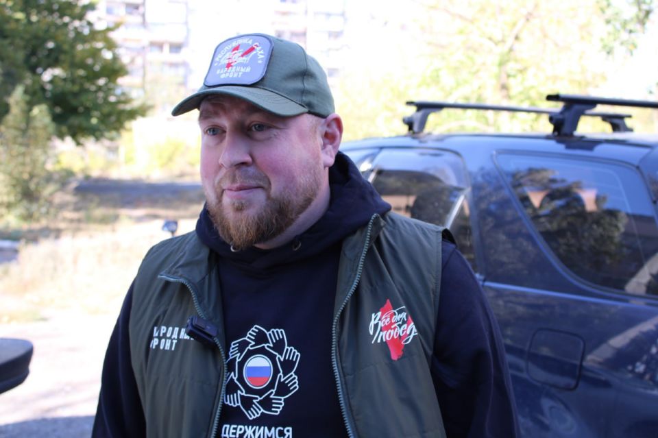 Сегодня, руководитель Исполкома «Народного Фронта» Республики Саха (Якутия) Дмитрий Паньков передал ключи от автомобиля волонтеру, участнику боевых действий, Вере Калмыковой