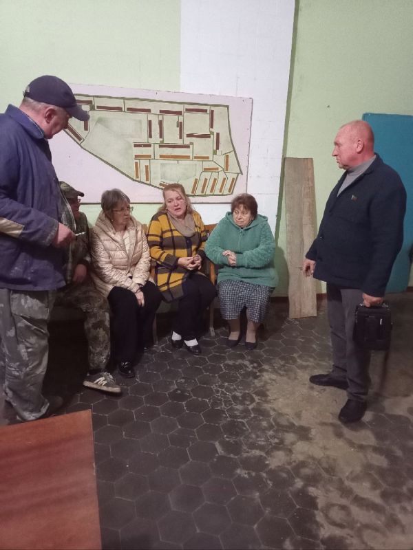 Роман Конев: ВСТРЕЧИ С НАСЕЛЕНИЕМ. 3 октября 2025 года депутаты Горловского городского совета от фракции «Единая Россия» - Светлана Викторовна Евсеенко, Александр Кунов, Сергей Третьяков, Игорь Толкачев, Геннадий Маюров в...