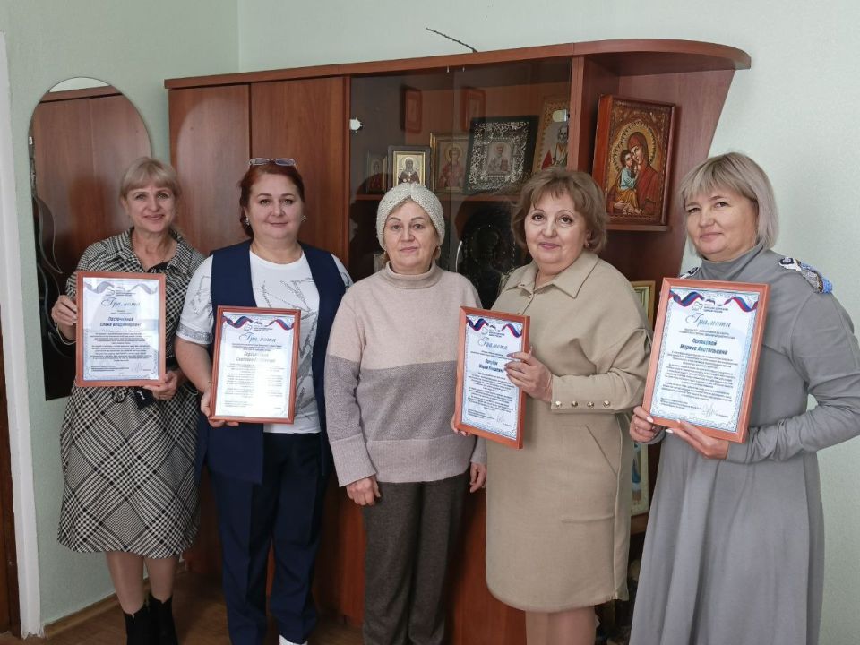 В Горловке состоялось чествование лучших педагогов - активисток Женского движения Единой России!