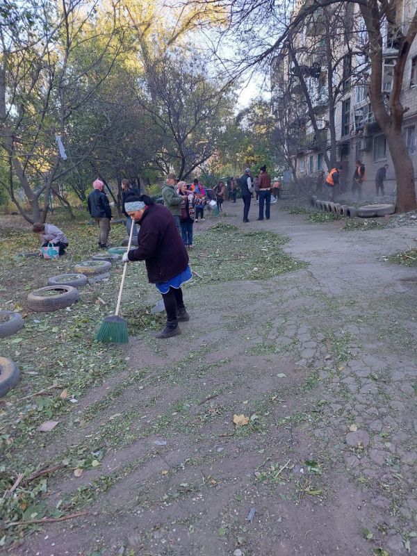 Иван Приходько: Приветствую, уважаемые горловчане! Предоставляю еженедельный обзор работы, проделанной муниципальным унитарным предприятием «Управляющая компания города Горловка»