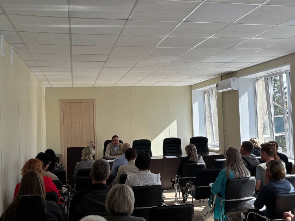 ВСТРЕЧИ С НАСЕЛЕНИЕМ. 7 октября 2025 года депутаты Горловского городского совета от фракции «Единая Россия» - Роман Конев, Эдуард Полепкин, Андрей Костюк, Евгений Прокопович, Сергей Медведев, Максим Лебедев в рамках...