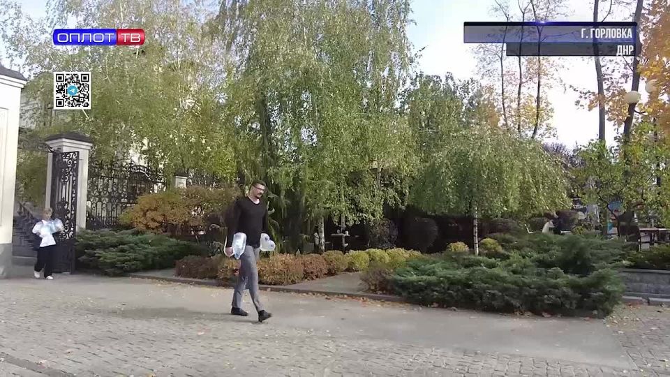  :  :    