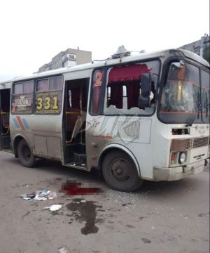 В результате удара ВСУ по городскому автобусу в Горловке (ДНР) ранены шестеро, в том числе подросток