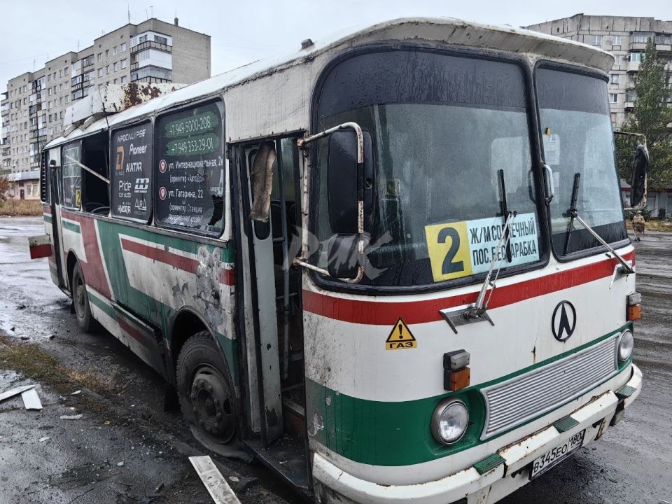 В результате сегодняшней атаки беспилотника поврежден пассажирский автобус в Никитовском районе Горловки (жилмассив «Комсомолец»), сообщил глава муниципалитета
