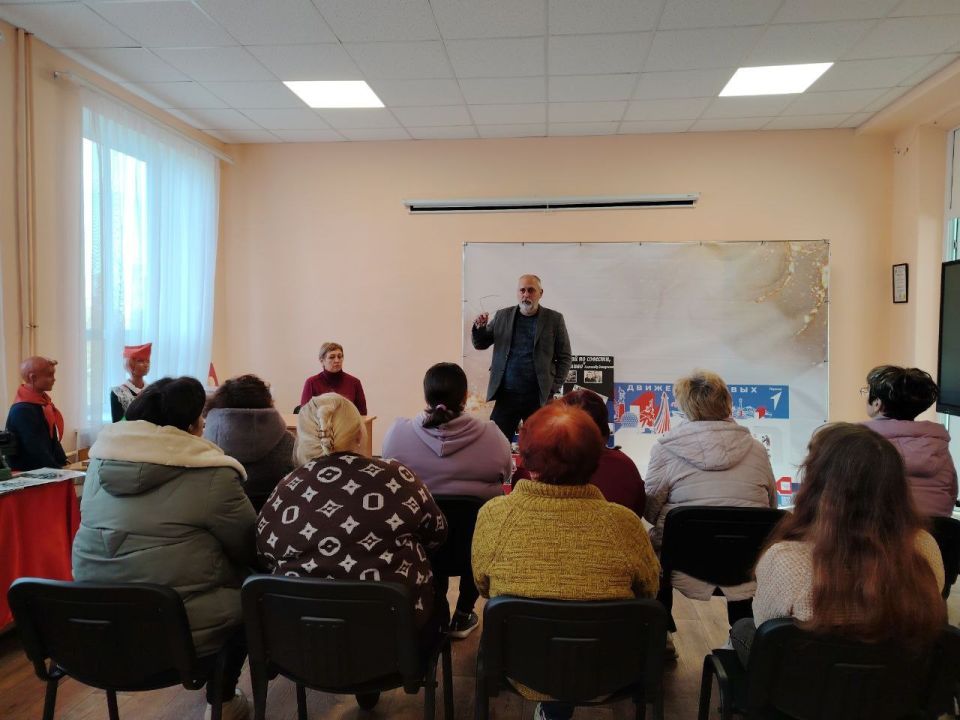 Роман Конев: ВСТРЕЧИ С НАСЕЛЕНИЕМ. 14 октября 2025 года депутаты Горловского городского совета от фракции «Единая Россия» - Олег Сладкевич, Александр Кунов, Сергей Третьяков совместно с представителем общественного совета...