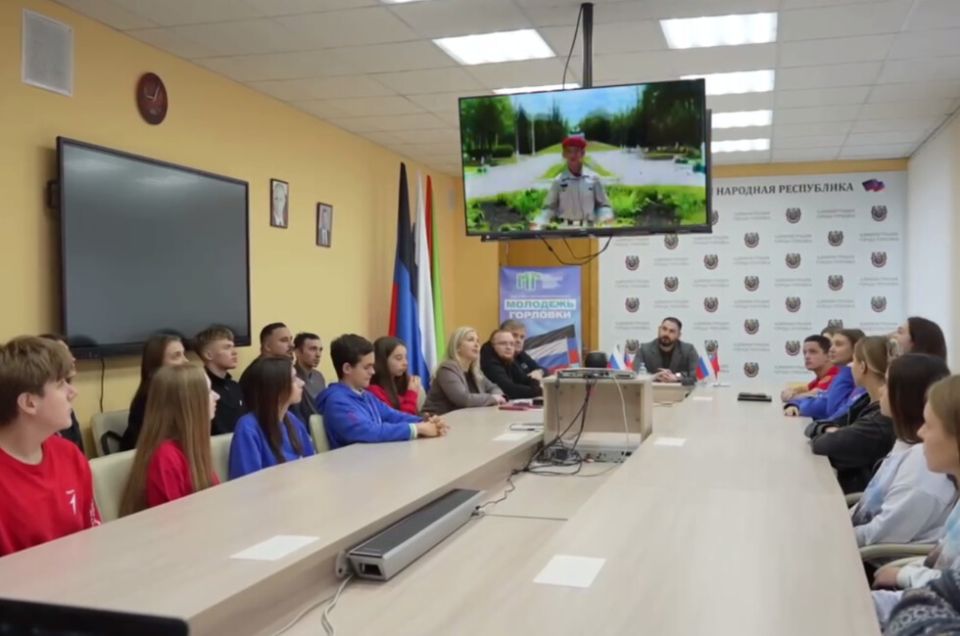 Шимановский поговорил с горловской молодежью о будущем и возможностях