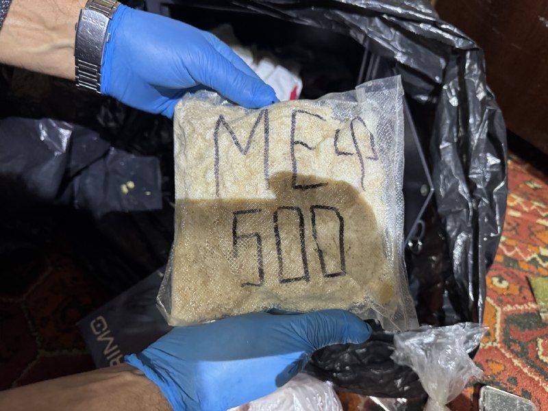 Сотрудники полиции задержали двух наркосбытчиков в Горловке