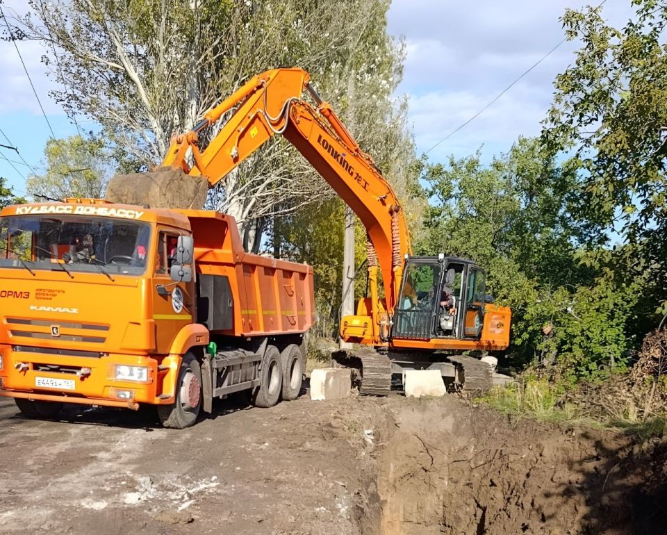 Специалисты заменили 140 метров водопроводных сетей в Горловке