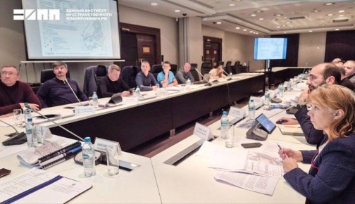 Под председательством руководителя Администрации Главы и Правительства ДНР Алексея Никонорова прошло совещание по рассмотрению проектных предложений по развитию транспортного каркаса городских округов Горловки, Енакиева и...