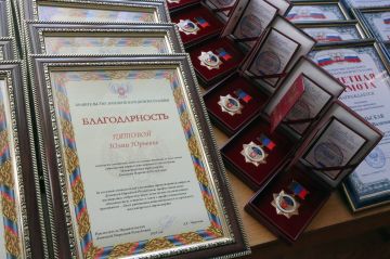 Андрей Чертков по поручению Главы ДНР вручил награды лучшим транспортникам Республики