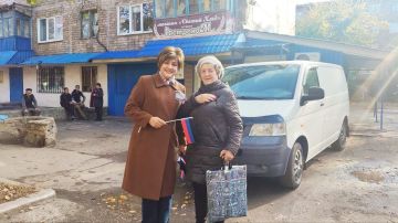 Иван Приходько: В Калининском внутригородском районе города Горловка прошла акция по раздаче праздничной атрибутики