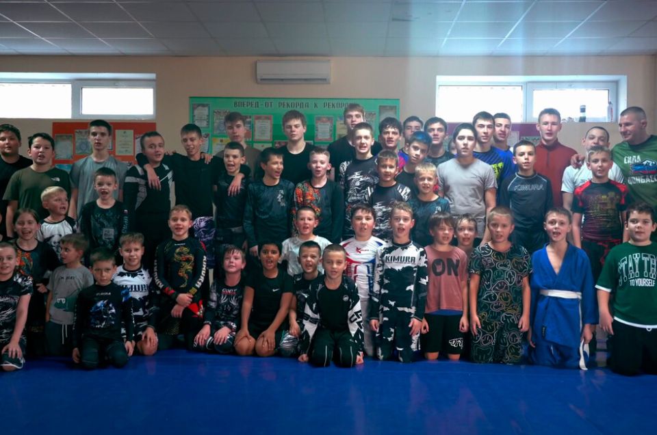 Чемпион мира по борьбе провел мастер-класс для горловской молодежи