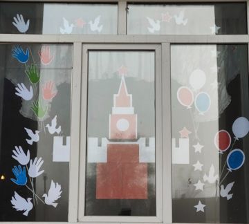 Иван Приходько: В Калининском районе Горловки в преддверии Дня народного единства прошла патриотическая акция «Окна единства»