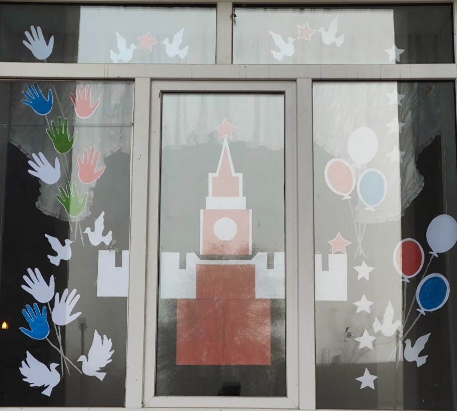 Иван Приходько: В Калининском районе Горловки в преддверии Дня народного единства прошла патриотическая акция «Окна единства»