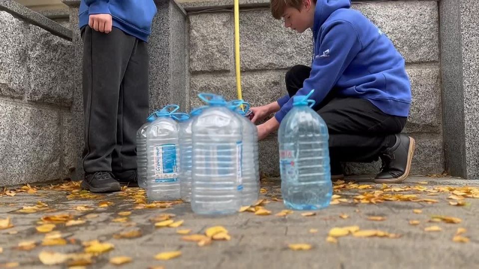Невзгода объединяет город