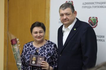 Иван Приходько: Сегодня я имел честь вручить заслуженные награды самым выдающимся жителям Горловки, Города воинской славы и трудовой доблести