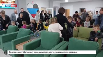 Алексей Гавриш: Народный артист России Эдгард Запашный, иллюзионист Сергей Сафронов, заслуженный артист России Дмитрий Куклачев и другие артисты выступили с цирковыми номерами перед детьми в Детском социальном центре города...