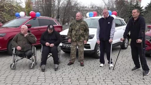 Денис Пушилин: Пятерым ветеранам боевых действий Донецкой Народной Республики передали автомобили