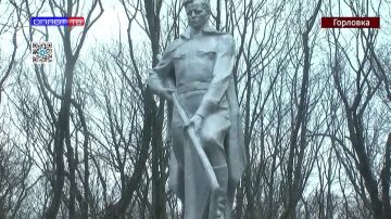 Достопримечательности: Мемориал на братской могиле советских воинов