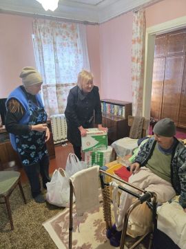 «Женское движение Единой России» протянуло руку помощи одинокой горловчанке