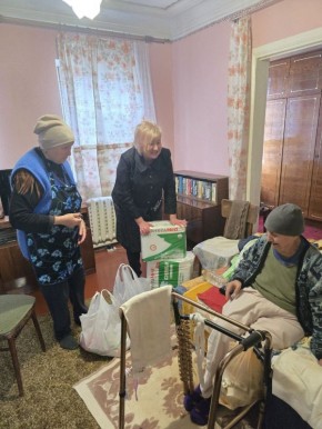 «Женское движение Единой России» протянуло руку помощи одинокой горловчанке