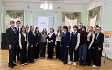 В Донецком Республиканском Дворце детского и юношеского творчества прошло заседание Республиканского совета старшеклассников при участии лидеров советов ученического самоуправления, координаторов и методистов учреждений...