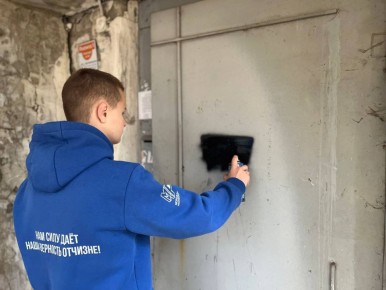 Борьба с пропагандой. Активисты Никитовского районного штаба Молодёжки Горловки провели работу по удалению негативной рекламы