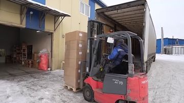 Подарки из Кузбасса доставят на дом юным горловчанам