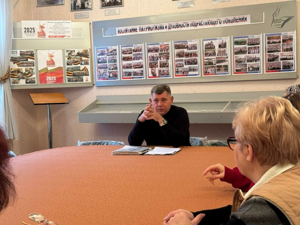 Роман Конев: 17 декабря 2025 года во исполнение поручения Главы Донецкой Народной Республики Дениса Пушилина депутаты Горловского городского совета – Сергей Третьяков и Геннадий Маюров провели встречи с населением