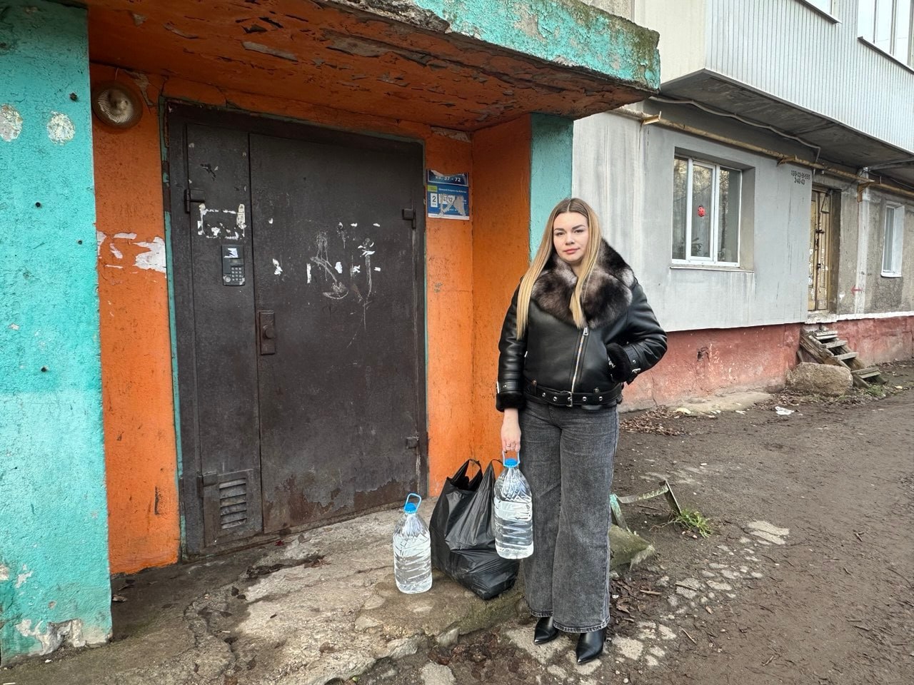 Роман Конев: 17 декабря 2025 года депутаты Горловского городского совета от фракции «Единая Россия» – София Потапова, Александр Бобровский, Николай Гальченко, Андрей Костюк, Алексей Костин – осуществили адресный подвоз воды...